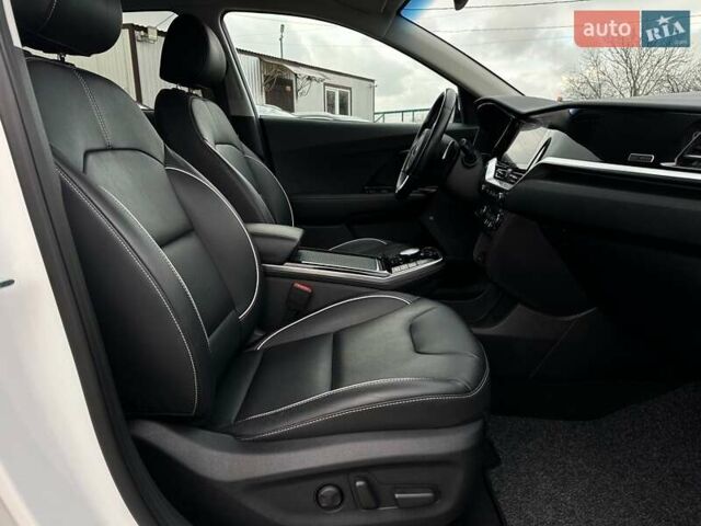 Білий Кіа Niro, об'ємом двигуна 0 л та пробігом 35 тис. км за 24400 $, фото 99 на Automoto.ua