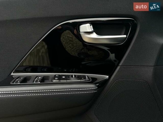 Белый Киа Niro, объемом двигателя 0 л и пробегом 56 тыс. км за 23400 $, фото 2 на Automoto.ua