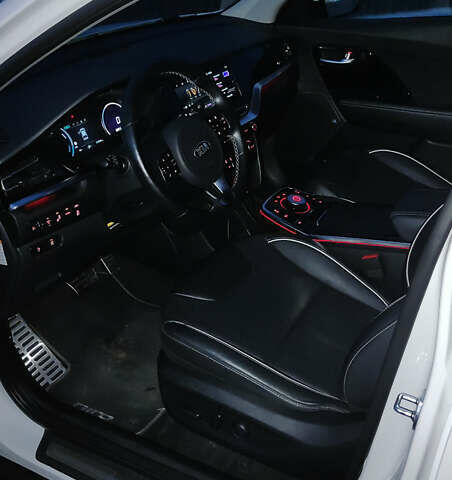 Белый Киа Niro, объемом двигателя 0 л и пробегом 180 тыс. км за 19900 $, фото 14 на Automoto.ua