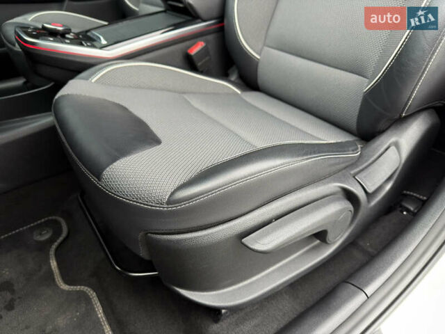Белый Киа Niro, объемом двигателя 0 л и пробегом 39 тыс. км за 23400 $, фото 18 на Automoto.ua