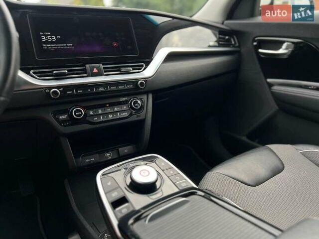 Білий Кіа Niro, об'ємом двигуна 0 л та пробігом 114 тис. км за 18880 $, фото 21 на Automoto.ua