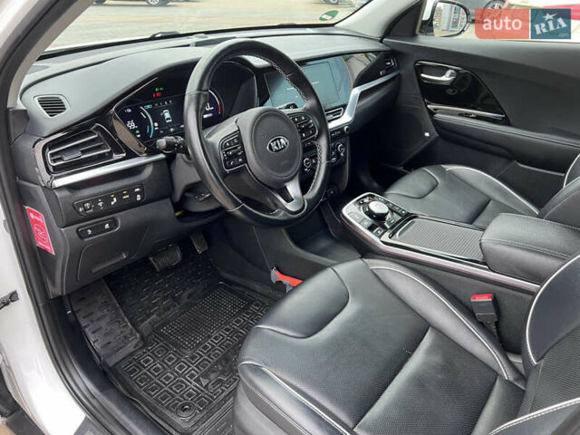 Белый Киа Niro, объемом двигателя 0 л и пробегом 129 тыс. км за 19200 $, фото 15 на Automoto.ua