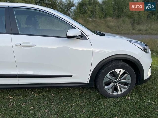 Белый Киа Niro, объемом двигателя 0 л и пробегом 95 тыс. км за 16500 $, фото 17 на Automoto.ua
