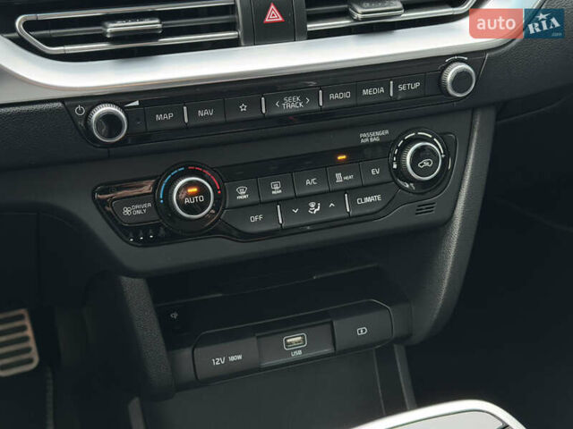 Белый Киа Niro, объемом двигателя 0 л и пробегом 39 тыс. км за 23400 $, фото 41 на Automoto.ua