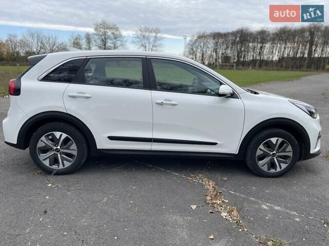 Белый Киа Niro, объемом двигателя 0 л и пробегом 96 тыс. км за 16800 $, фото 10 на Automoto.ua