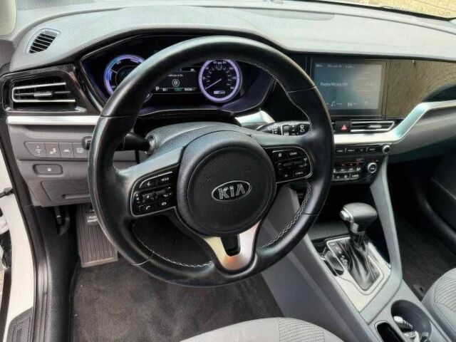 Белый Киа Niro, объемом двигателя 1.6 л и пробегом 55 тыс. км за 13800 $, фото 14 на Automoto.ua