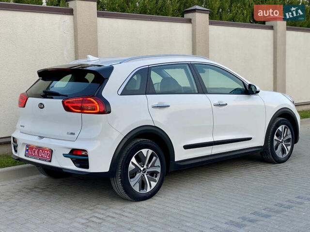Білий Кіа Niro, об'ємом двигуна 0 л та пробігом 68 тис. км за 20750 $, фото 16 на Automoto.ua