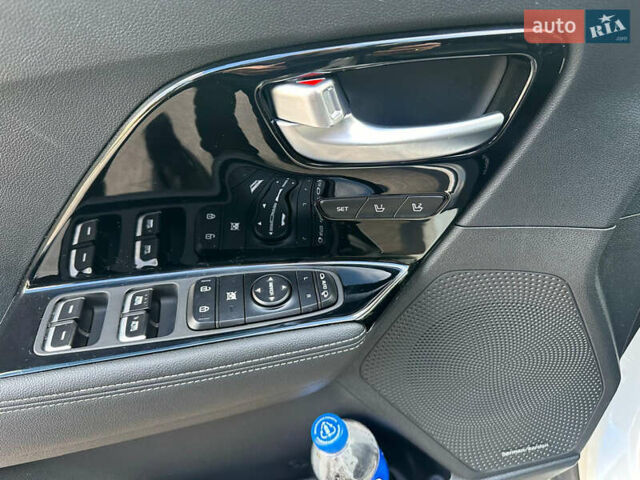Белый Киа Niro, объемом двигателя 1.6 л и пробегом 40 тыс. км за 25150 $, фото 37 на Automoto.ua