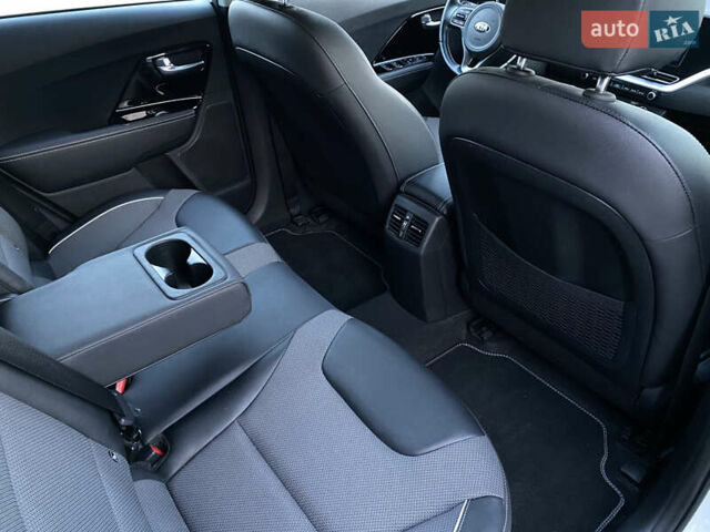 Білий Кіа Niro, об'ємом двигуна 0 л та пробігом 68 тис. км за 20750 $, фото 37 на Automoto.ua