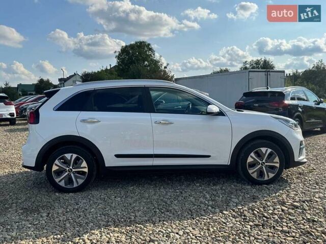 Білий Кіа Niro, об'ємом двигуна 0 л та пробігом 59 тис. км за 23800 $, фото 15 на Automoto.ua