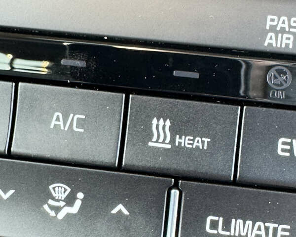 Білий Кіа Niro, об'ємом двигуна 0 л та пробігом 107 тис. км за 20900 $, фото 50 на Automoto.ua