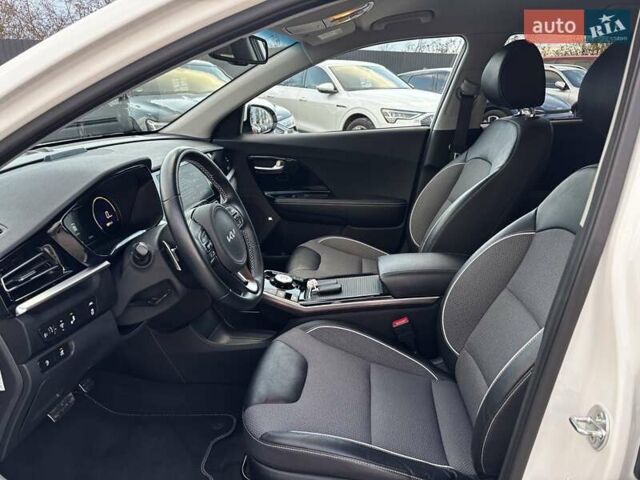 Белый Киа Niro, объемом двигателя 0 л и пробегом 72 тыс. км за 23600 $, фото 39 на Automoto.ua