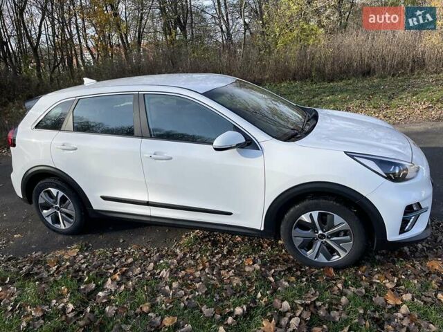 Белый Киа Niro, объемом двигателя 0 л и пробегом 96 тыс. км за 16800 $, фото 26 на Automoto.ua