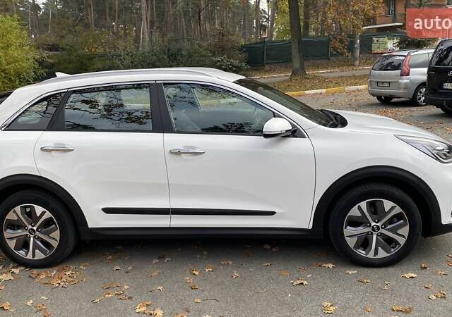 Белый Киа Niro, объемом двигателя 0 л и пробегом 63 тыс. км за 22500 $, фото 6 на Automoto.ua
