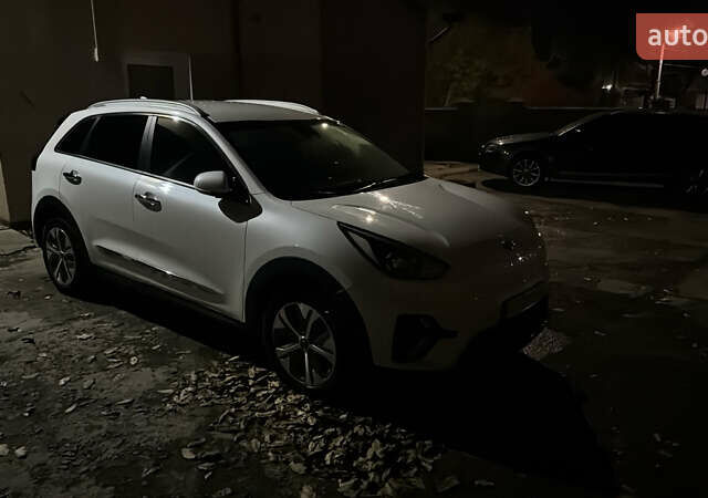 Білий Кіа Niro, об'ємом двигуна 0 л та пробігом 155 тис. км за 18300 $, фото 18 на Automoto.ua
