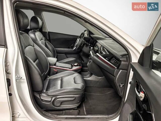 Белый Киа Niro, объемом двигателя 0 л и пробегом 129 тыс. км за 20032 $, фото 26 на Automoto.ua