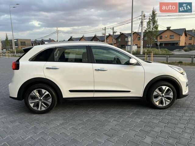 Белый Киа Niro, объемом двигателя 0 л и пробегом 179 тыс. км за 17800 $, фото 1 на Automoto.ua