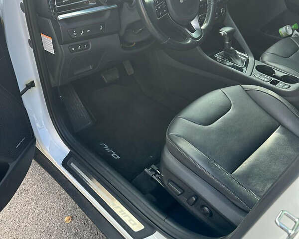 Белый Киа Niro, объемом двигателя 1.6 л и пробегом 40 тыс. км за 25150 $, фото 21 на Automoto.ua