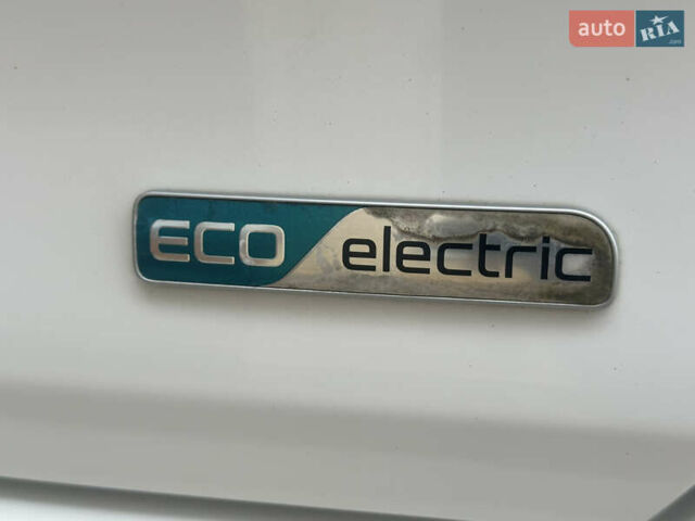 Белый Киа Niro, объемом двигателя 0 л и пробегом 122 тыс. км за 17999 $, фото 10 на Automoto.ua