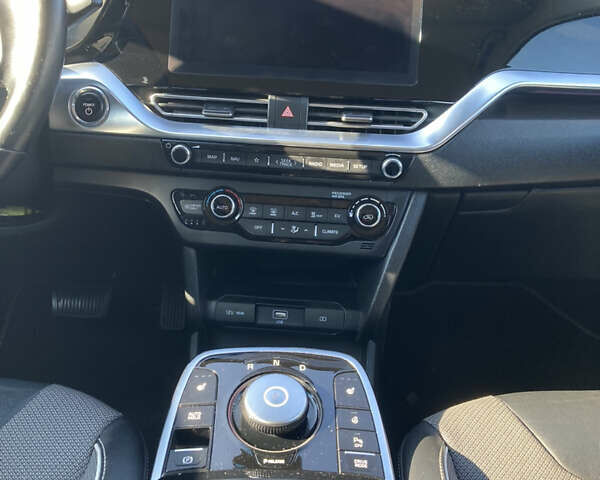 Білий Кіа Niro, об'ємом двигуна 0 л та пробігом 147 тис. км за 18200 $, фото 16 на Automoto.ua