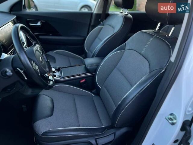 Белый Киа Niro, объемом двигателя 0 л и пробегом 112 тыс. км за 18800 $, фото 12 на Automoto.ua