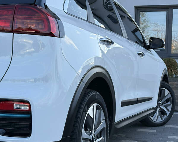 Белый Киа Niro, объемом двигателя 0 л и пробегом 80 тыс. км за 17800 $, фото 35 на Automoto.ua