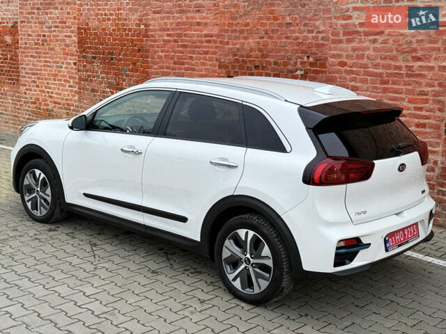 Білий Кіа Niro, об'ємом двигуна 0 л та пробігом 118 тис. км за 20500 $, фото 22 на Automoto.ua