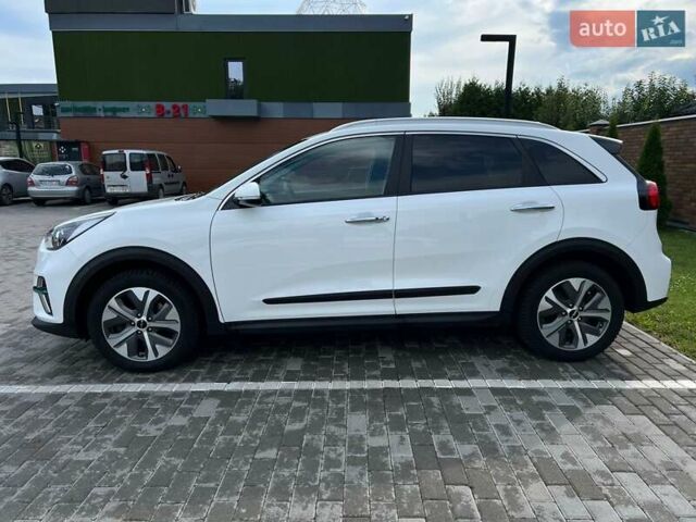 Белый Киа Niro, объемом двигателя 0 л и пробегом 132 тыс. км за 17990 $, фото 4 на Automoto.ua