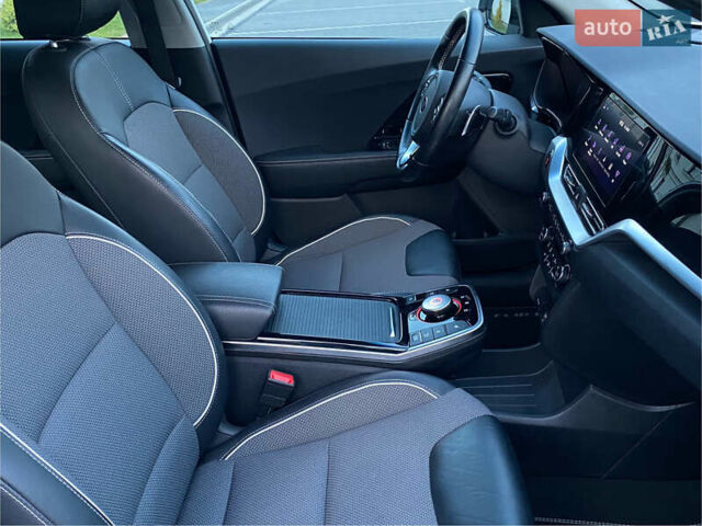 Білий Кіа Niro, об'ємом двигуна 0 л та пробігом 68 тис. км за 20750 $, фото 42 на Automoto.ua