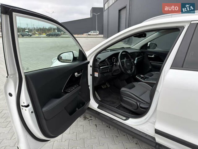 Белый Киа Niro, объемом двигателя 0 л и пробегом 39 тыс. км за 23400 $, фото 11 на Automoto.ua
