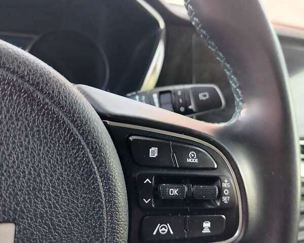 Білий Кіа Niro, об'ємом двигуна 0 л та пробігом 75 тис. км за 19700 $, фото 23 на Automoto.ua