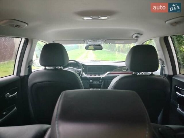 Белый Киа Niro, объемом двигателя 0 л и пробегом 74 тыс. км за 19700 $, фото 23 на Automoto.ua