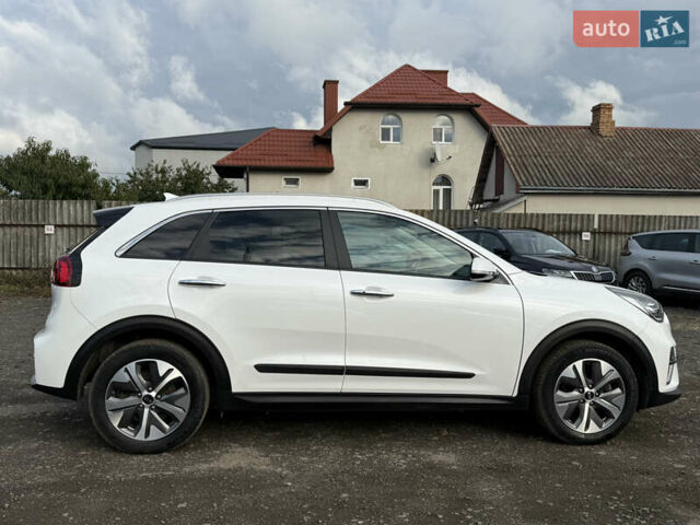 Білий Кіа Niro, об'ємом двигуна 0 л та пробігом 82 тис. км за 23266 $, фото 8 на Automoto.ua