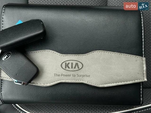 Белый Киа Niro, объемом двигателя 0 л и пробегом 56 тыс. км за 23400 $, фото 63 на Automoto.ua