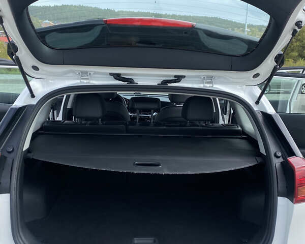Белый Киа Niro, объемом двигателя 0 л и пробегом 120 тыс. км за 17700 $, фото 12 на Automoto.ua