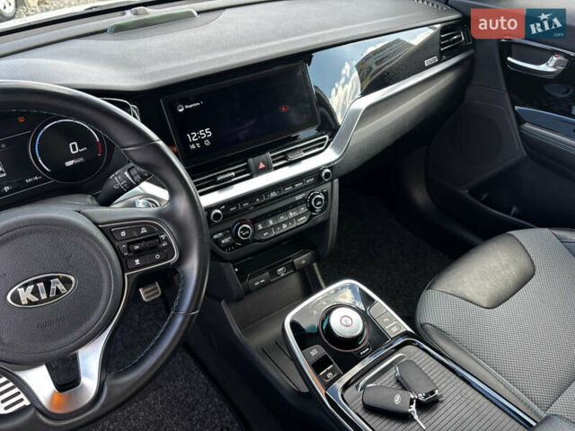 Белый Киа Niro, объемом двигателя 0 л и пробегом 53 тыс. км за 19999 $, фото 24 на Automoto.ua