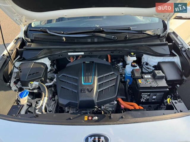 Білий Кіа Niro, об'ємом двигуна 0 л та пробігом 107 тис. км за 20900 $, фото 62 на Automoto.ua