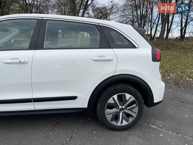 Белый Киа Niro, объемом двигателя 0 л и пробегом 96 тыс. км за 16800 $, фото 15 на Automoto.ua