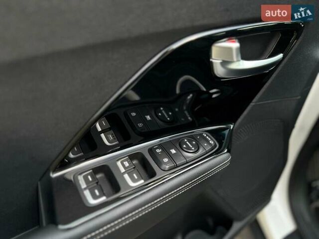 Білий Кіа Niro, об'ємом двигуна 0 л та пробігом 114 тис. км за 18300 $, фото 15 на Automoto.ua