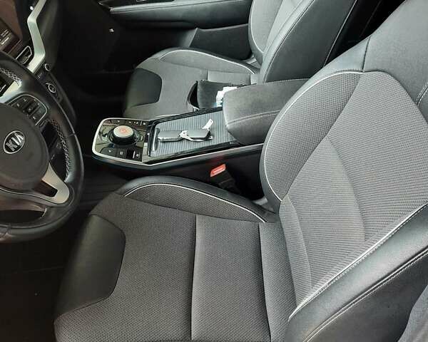 Белый Киа Niro, объемом двигателя 0 л и пробегом 80 тыс. км за 22319 $, фото 10 на Automoto.ua