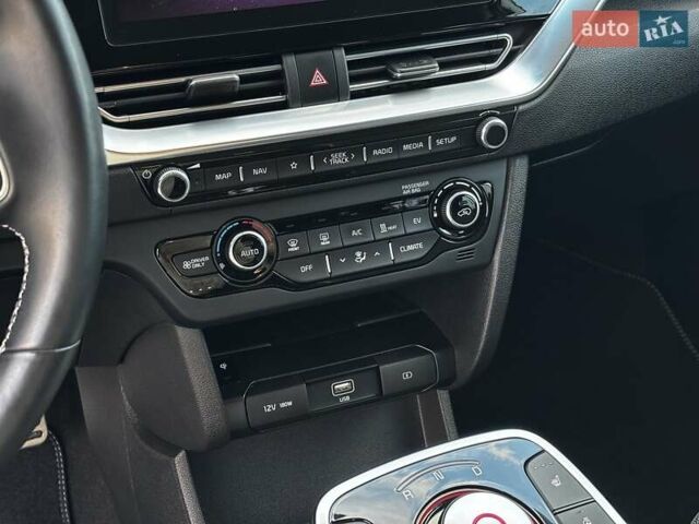 Белый Киа Niro, объемом двигателя 0 л и пробегом 72 тыс. км за 23600 $, фото 26 на Automoto.ua