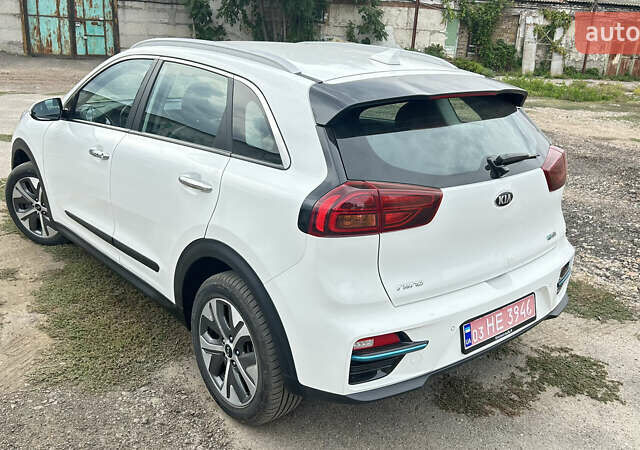 Белый Киа Niro, объемом двигателя 0 л и пробегом 141 тыс. км за 19300 $, фото 4 на Automoto.ua