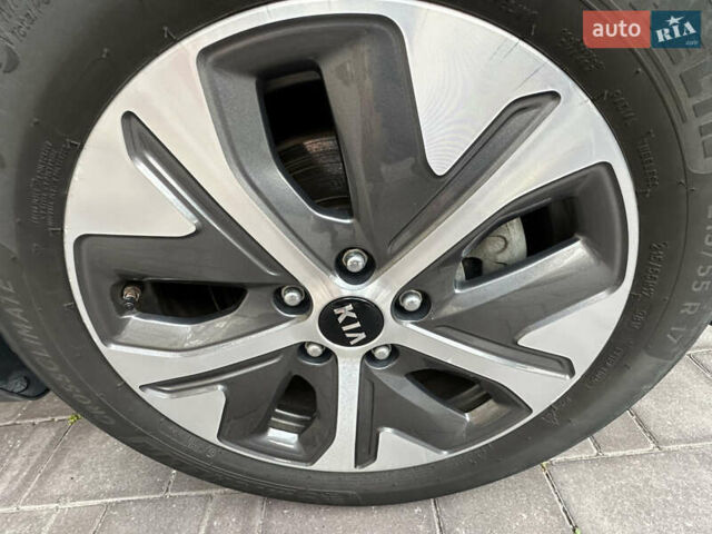 Белый Киа Niro, объемом двигателя 0 л и пробегом 122 тыс. км за 17999 $, фото 46 на Automoto.ua