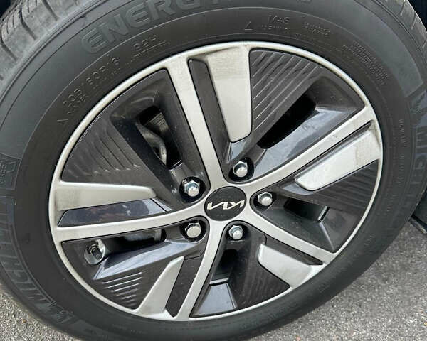 Белый Киа Niro, объемом двигателя 1.6 л и пробегом 40 тыс. км за 25150 $, фото 16 на Automoto.ua