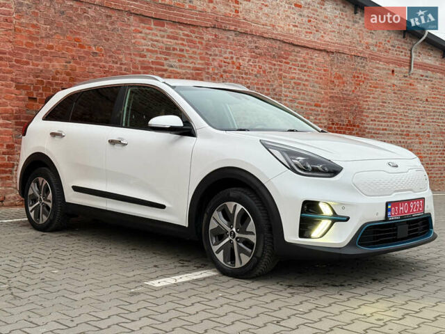 Білий Кіа Niro, об'ємом двигуна 0 л та пробігом 118 тис. км за 20500 $, фото 5 на Automoto.ua