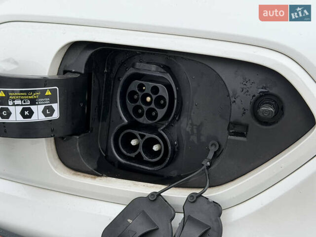 Белый Киа Niro, объемом двигателя 0 л и пробегом 39 тыс. км за 23400 $, фото 9 на Automoto.ua