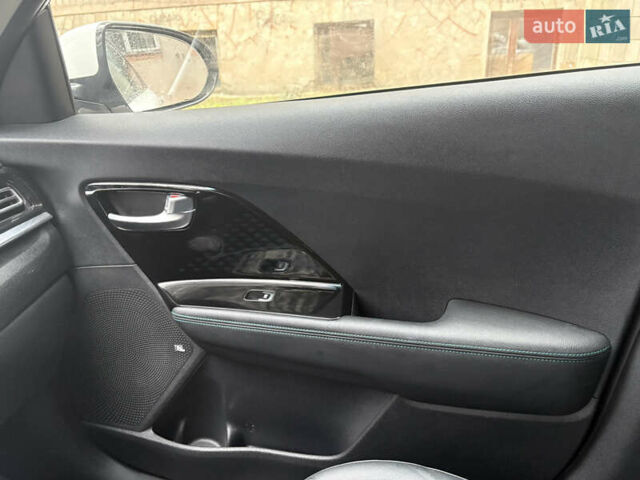 Білий Кіа Niro, об'ємом двигуна 0 л та пробігом 52 тис. км за 20500 $, фото 29 на Automoto.ua
