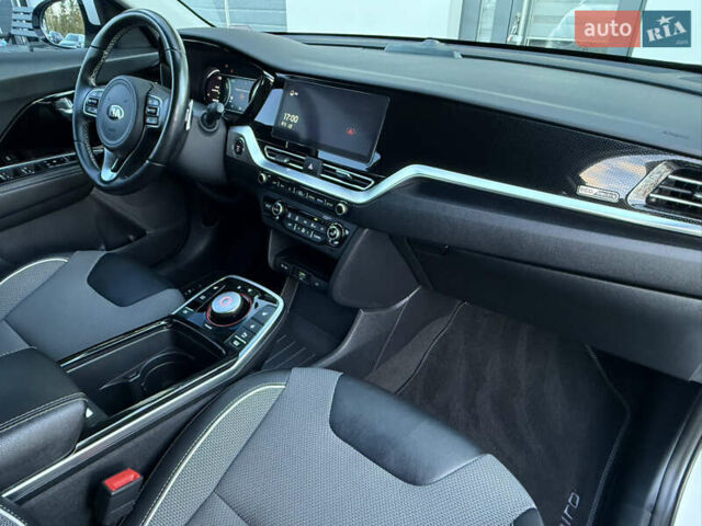 Белый Киа Niro, объемом двигателя 0 л и пробегом 80 тыс. км за 17800 $, фото 41 на Automoto.ua