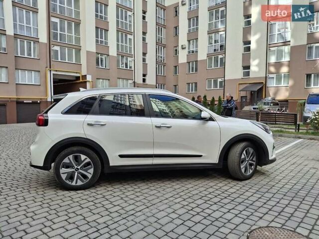 Белый Киа Niro, объемом двигателя 0 л и пробегом 130 тыс. км за 19300 $, фото 4 на Automoto.ua