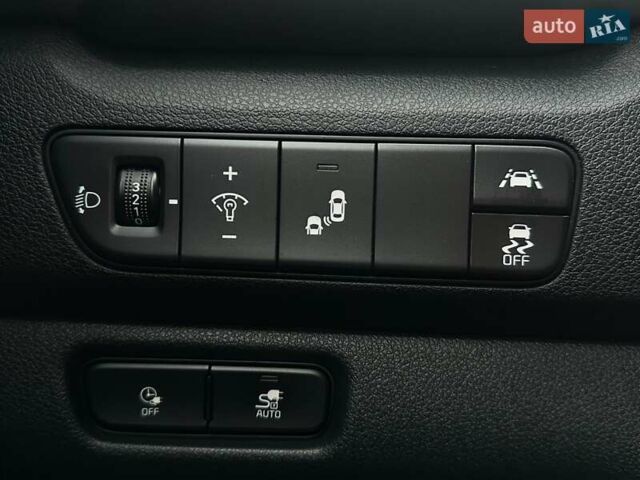 Белый Киа Niro, объемом двигателя 0 л и пробегом 56 тыс. км за 23400 $, фото 4 на Automoto.ua